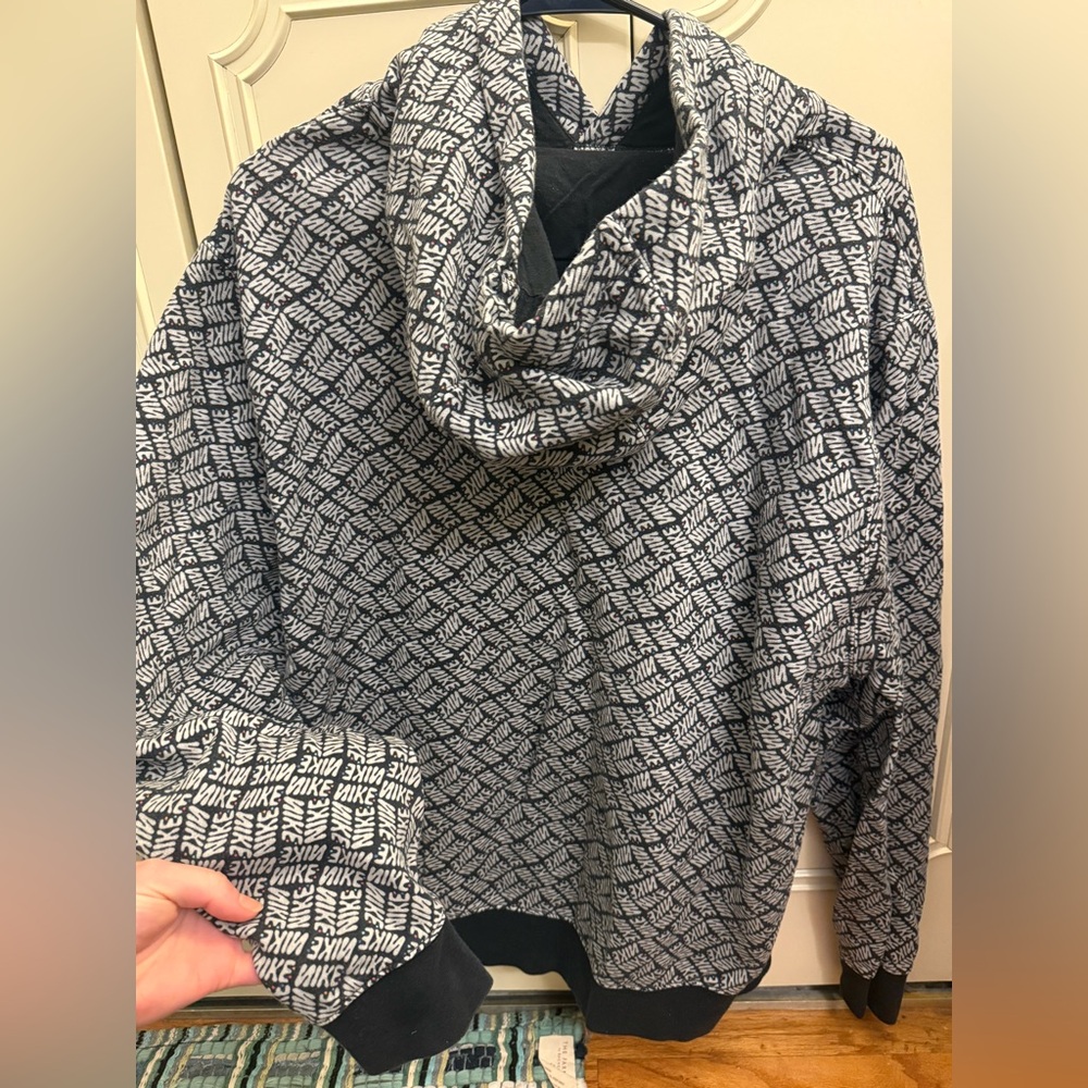 Nike Men's Black/White/Gray Logo Patterned Sweater SIZE LARGE LIKE NEW - Picture 5 of 11